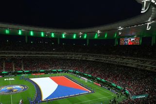 Dohra českého zápasu. Fanoušek pobouřil gestem na kameru, přijde o práci